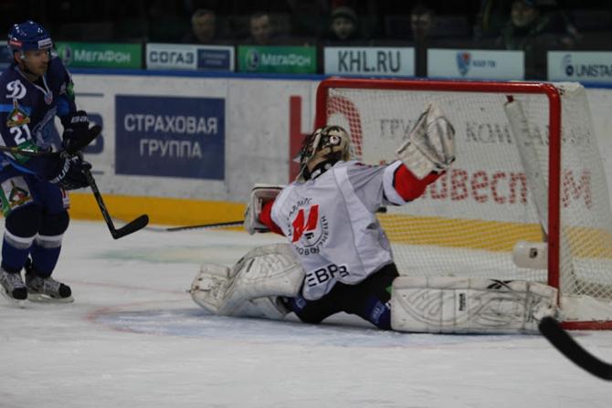 Вратарям