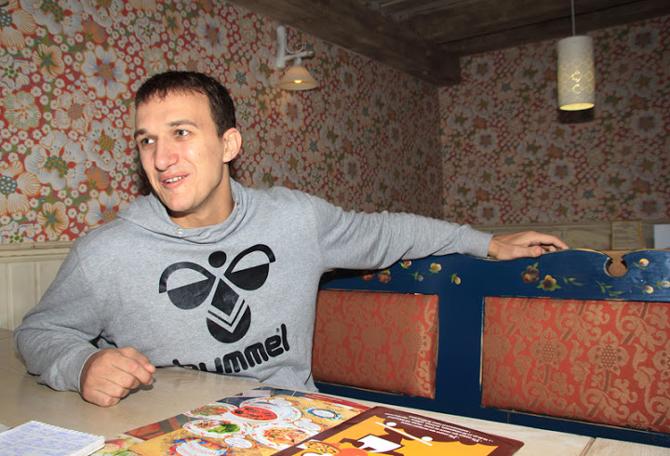 Дмитрий Никуленков всегда считал, что гандбол - не женское дело