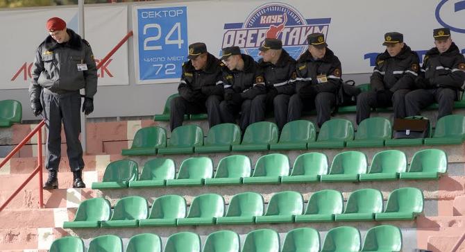 За матчем минских «Динамо» и «Партизана» наблюдали избранные.