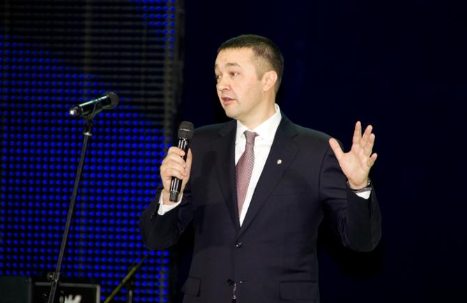 У Анатолия Капского не всегда получается найти общий язык с агентами