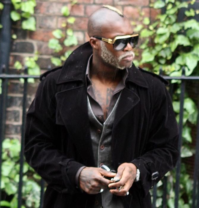 Потратьте пару минут на то, чтобы поскроллить картинки по запросу «djibril cisse style»