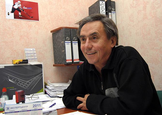 В своем первом матче Бронислав Ясинский показал пять желтых и две красных карточки