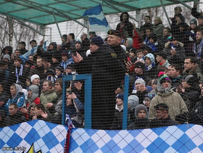 Милиционеры часто вмешиваются в жизнь фанатов