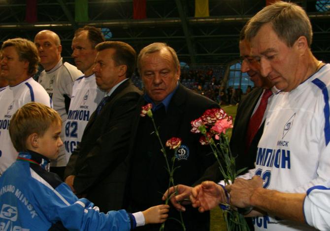 Владимир Курнев уже больше 20 лет в одном месте и в одно время играет с друзьями в футбол