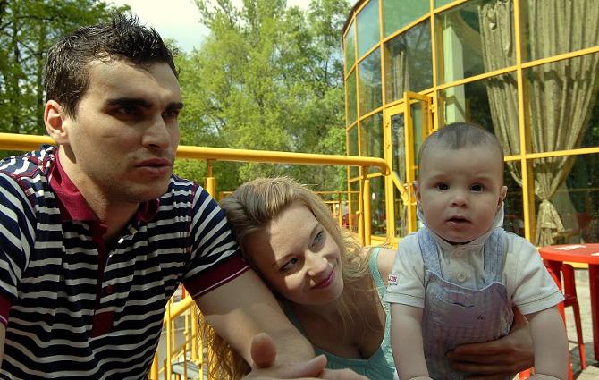 Для обоих супругов главное - крепкая семья и здоровье малыша.
