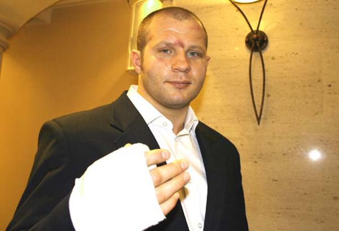 Федор Емельяненко не только бил, но и получал.