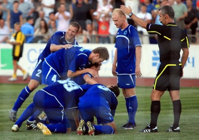 Игорь Зенькович забил гол на дорожку