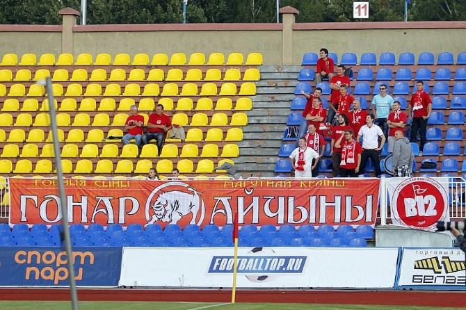 Платон Дмиитриев полагает, что непришедшие зрители с купленными билетами на руках либо отправились с ними только в магазин Adidas, либо принудительно приобрели квитки на заводе