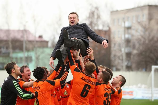 Игроки «Шахтера» устроили Владимиру Журавлю теплые проводы прямо на поле