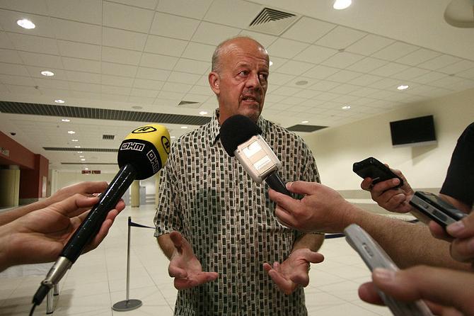 Марек Сикора отдувался перед прессой первым.