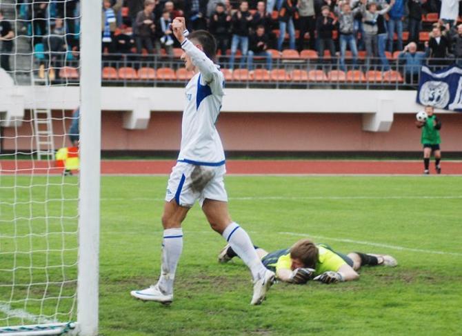 Дмитрий Мозолевский радуется голу в вотора