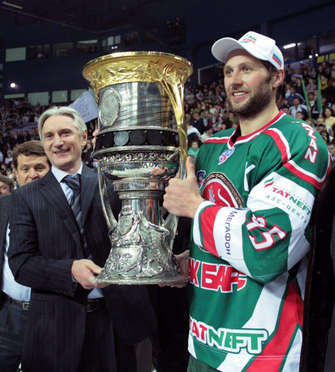 Алексей Морозов забрасывает и выигрывает.