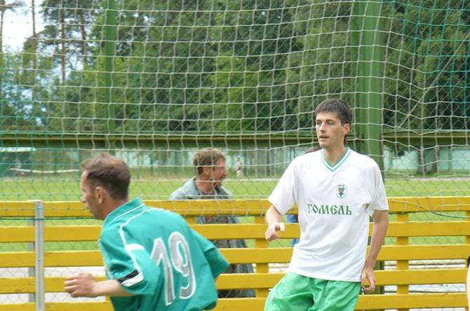 Евгений Поболовец и сам в футбол играть не забывает.