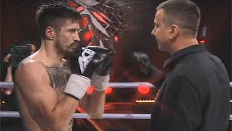 Віталь Гуркоў сенсацыйна прайграў накаўтам Джонатану Алівейра. Прыход у кікбоксінг у беларуса не атрымаўся Віталь Гуркоў сенсацыйна прайграў накаўтам Джонатану Алівейра. Прыход у кікбоксінг у беларуса не атрымаўся