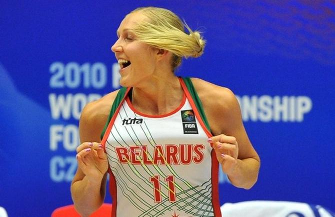 Елена Левченко радуется победе над Россией.