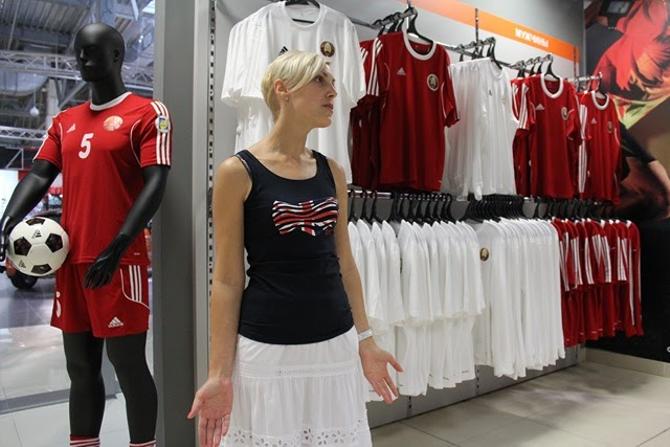 Сборная Беларуси выступает в стандартной форме из тим-каталога Adidas