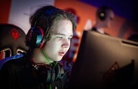 Парень, который подает в суд на Valve, развалил со снайперки на FPL. Даже ScreaM в шоке