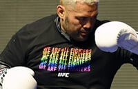 UFC открыто поддерживает ЛГБТ и даже спонсирует парады. В промоушене много лесбиянок, а геям советуют делать каминг-аут