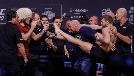 «Он пахнет вонючим хером». Конор ударил Хабиба на последней битве взглядов «Он пахнет вонючим хером». Конор ударил Хабиба на последней битве взглядов
