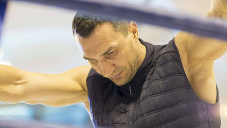 Кличко травмировался и не будет драться 10 декабря